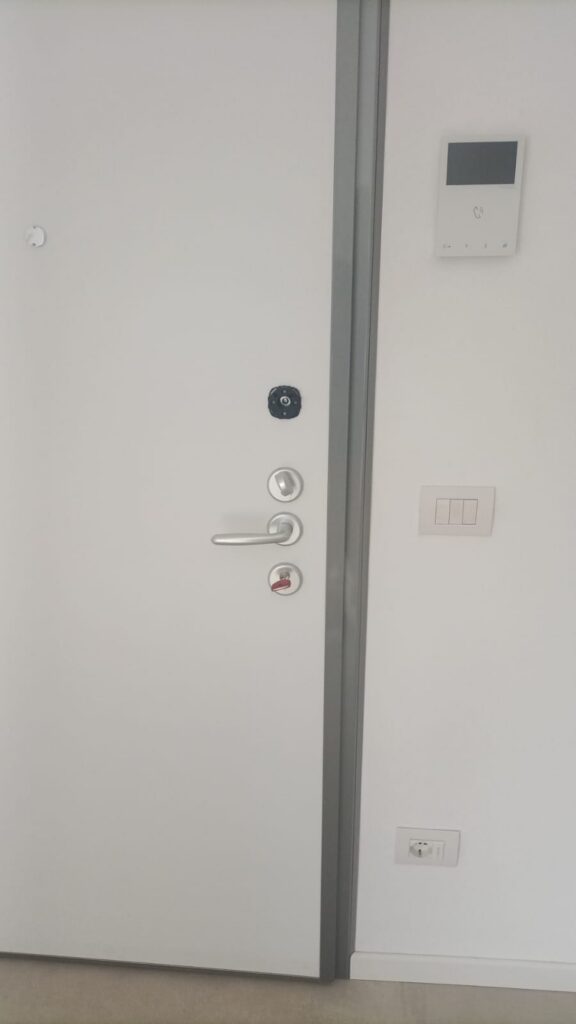Porta blindata chiara